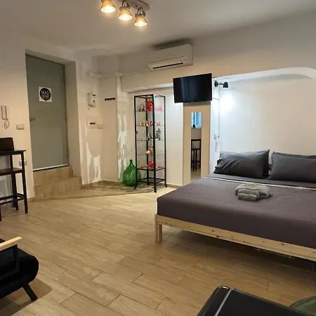 לינה וארוחת בוקר Madhome
